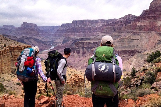 group of hikers in the grand canyon