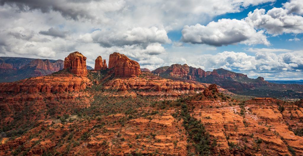 view of sedona's red rock landscape