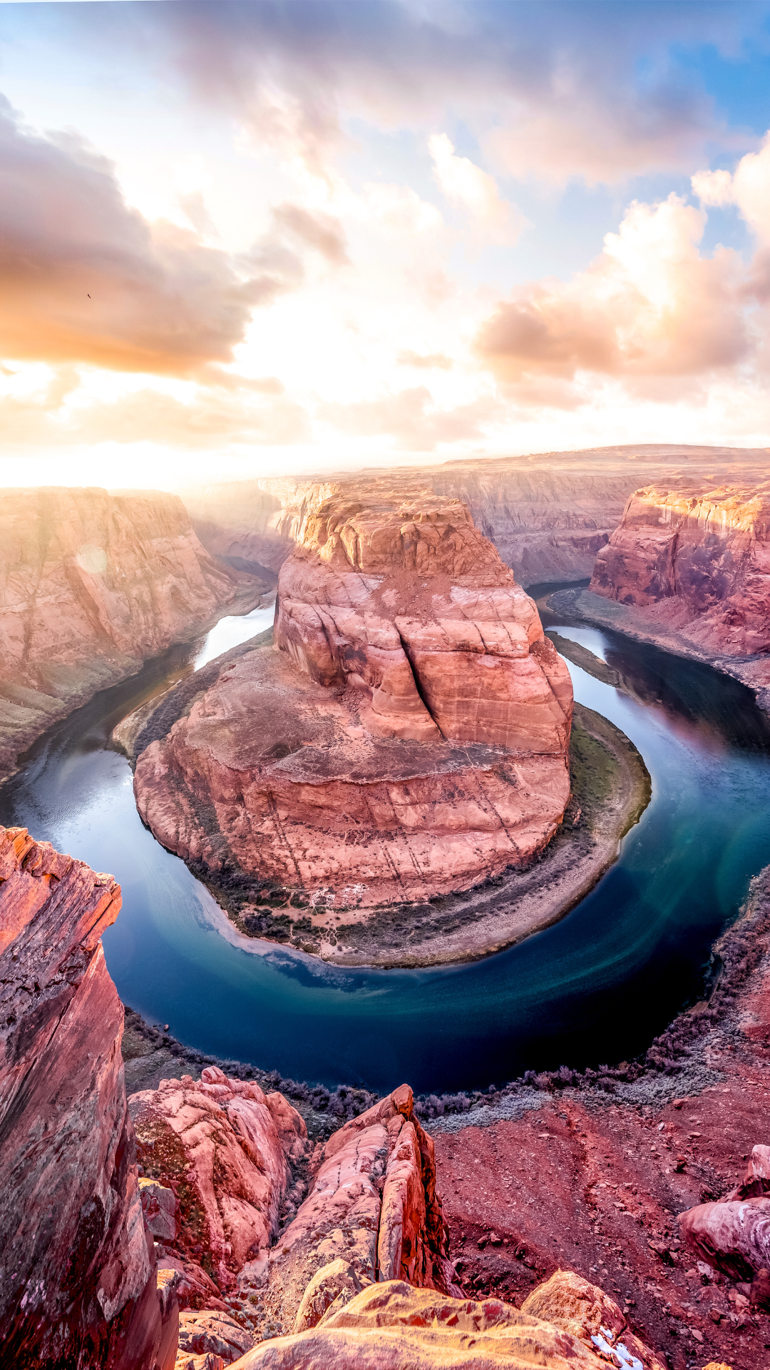 sunny skies over horseshoe bend in northern arizona