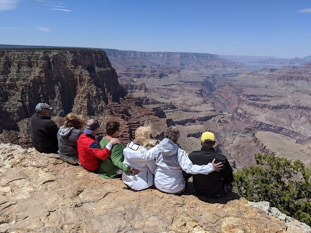 group of people on a guided grand canyon hike