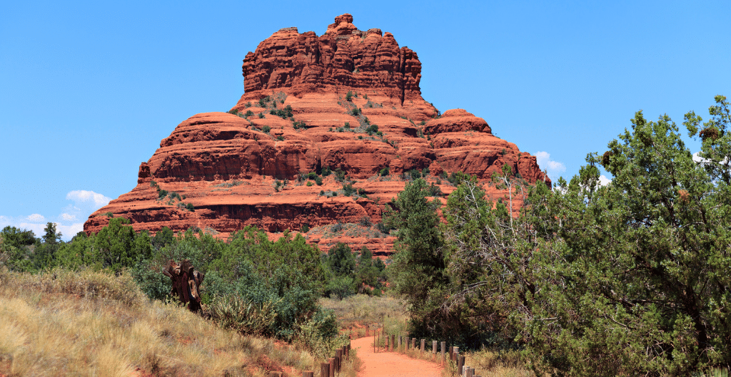 vibrant red rocks on the bell rock pathway hiking trail in sedona